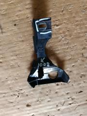 Крепеж бампера правый передний Toyota Brevis jcg10 1jz-fse 3 ракурс