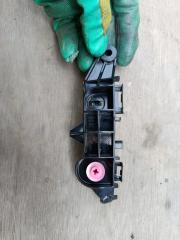 Крепеж бампера правый передний TOYOTA CROWN AZSH36W 52535-30310 2 ракурс