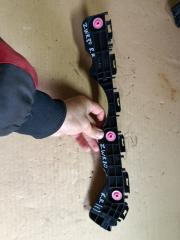Крепеж бампера правый задний TOYOTA VOXY ZWR80 52155-28130 2 ракурс