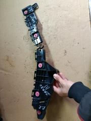 Крепеж бампера правый задний TOYOTA VOXY ZRR80 52575-28030 1 ракурс