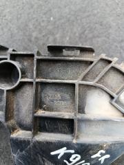 Крепеж бампера правый передний Toyota Voxy ZRR70 3zr-fae 52115-28160 2 ракурс