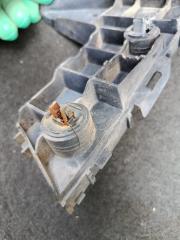 Крепеж бампера правый передний Toyota Voxy ZRR70 3zr-fae 52115-28160 3 ракурс