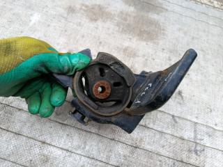 Подушка двигателя левая TOYOTA PRIUS ZVW30 2ZR-FXE 12372-37110 2 ракурс Подушка двигателя левая TOYOTA PRIUS ZVW30 2ZR-FXE 12372-37110 2 ракурс