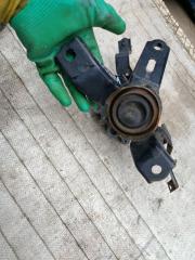 Подушка двигателя правая TOYOTA PRIUS ZVW30 2ZR-FXE 3 ракурс