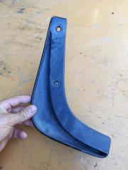 Брызговик правый задний NISSAN MARCH AK12 CR12 3 ракурс