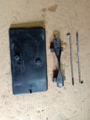 Крепление аккумулятора TOYOTA WISH ZNE10 1ZZ-FE 74404-63010 2 ракурс