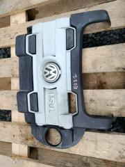 Пластиковая крышка на двс VOLKSWAGEN TOURAN 1T BMY 03c103925bb 1 ракурс Пластиковая крышка на двс VOLKSWAGEN TOURAN 1T BMY 03c103925bb 1 ракурс