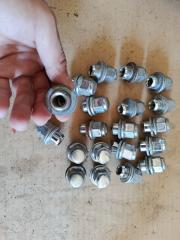 Гайка на колесо TOYOTA CELSIOR UCF31 3UZ-FE 3 ракурс