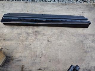 Накладка на дверь правая задняя TOYOTA Alphard AGH30 76962-58030 1 ракурс