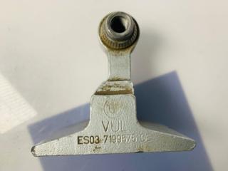 Запчасть петля двери нижняя передняя левая BMW 523d 2013