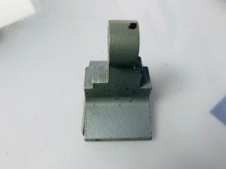 Запчасть петля двери нижняя передняя правая BMW 523d 2013