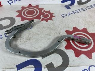 Запчасть петля крышки багажника правая TOYOTA AVENSIS 2006