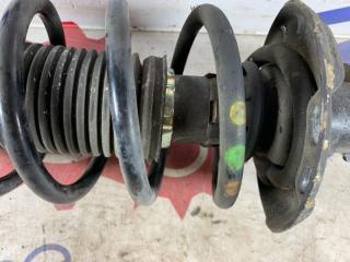 Амортизатор передний Passat 2012 B7 1.4