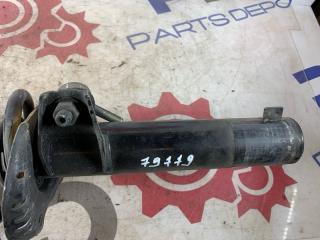 Амортизатор передний Passat 2013 B7 1.4