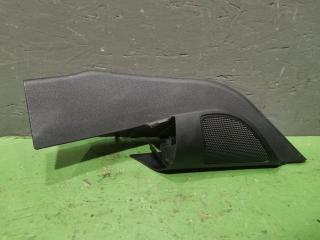 Накладка крепления зеркала правая Ford Focus 2008