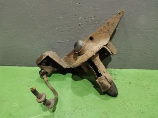 Фото запчасти опора пружины правая Chevrolet Niva 2004 Б/У запчасть Запчасть опора пружины правая Chevrolet Niva 2004