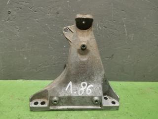 Фото запчасти кронштейн опоры двигателя правый Volkswagen Passat 1998 Б/У запчасть Запчасть кронштейн опоры двигателя правый Volkswagen Passat 1998