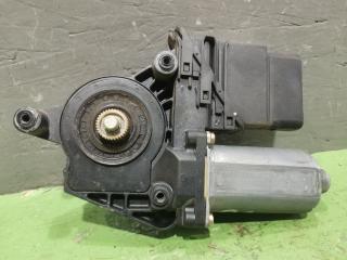 Мотор стеклоподъемника задний правый Volkswagen Passat 1998 Б/У Мотор стеклоподъемника задний правый Volkswagen Passat 1998