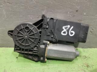 Мотор стеклоподъемника передний левый Volkswagen Passat 1998 Б/У Мотор стеклоподъемника передний левый Volkswagen Passat 1998