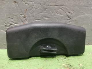 Запчасть кронштейн знака аварийной остановки Volkswagen Passat 1998