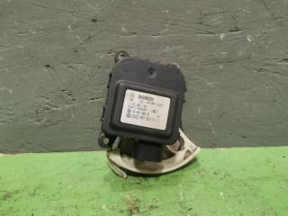 Сервопривод заслонок печки Volkswagen Passat 1998