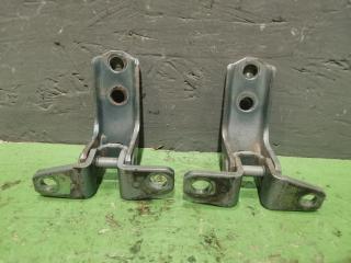 Фото запчасти петля двери передняя левая Mitsubishi lancer 2008 Б/У запчасть Запчасть петля двери передняя левая Mitsubishi lancer 2008