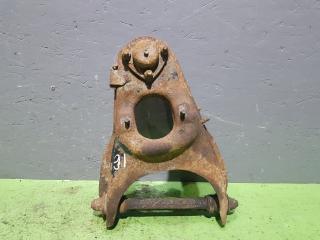 Запчасть рычаг подвески нижний правый ВАЗ 2104 1986