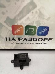 Блок управления дверьми передний левый Land Rover Freelander 2 2012