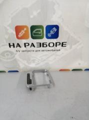 Накладка на консоль между сиденьями Volkswagen Touareg 2012 Б/У Накладка на консоль между сиденьями Volkswagen Touareg 2012