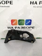 Накладка на петлю багажника задняя правая TOYOTA Land Cruiser 2008