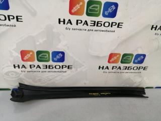 Молдинг лобового стекла правый Chevrolet Tahoe 2011