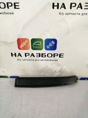 Накладка на петлю багажника правая Volkswagen Touareg 2004