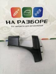 Накладка на петлю багажника правая Volkswagen Touareg 2004