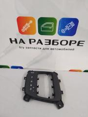 Накладка на консоль между сиденьями kia CEED Б/У Накладка на консоль между сиденьями kia CEED