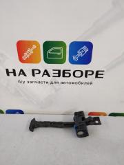 Ограничитель двери задний правый Volkswagen Touareg 2013 Б/У Ограничитель двери задний правый Volkswagen Touareg 2013