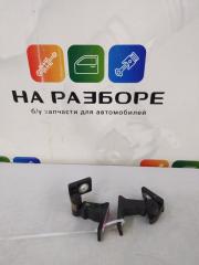 Петля двери задняя правая Volkswagen Touareg 2013
