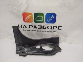 Накладка на петлю багажника задняя правая TOYOTA Land Cruiser 2016