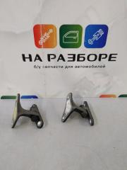 Петля двери передняя левая Mercedes-Benz C-Class 2001 Б/У Петля двери передняя левая Mercedes-Benz C-Class 2001