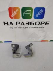 Петля двери передняя правая Volkswagen Touareg 2011 Б/У Петля двери передняя правая Volkswagen Touareg 2011