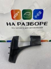 Накладка на петлю багажника левая Volkswagen Touareg 2003