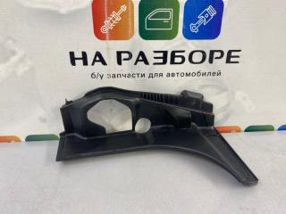 Накладка на петлю багажника задняя правая LEXUS LX570 2012