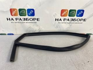 Уплотнительная резинка стекла двери задняя правая Hyundai Santa Fe 2012