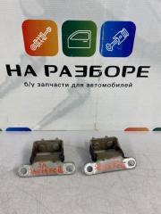 Петля крышки багажника Hyundai Santa Fe 2012