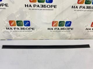 Уплотнительная резинка на дверь передняя правая Toyota Avensis 2009