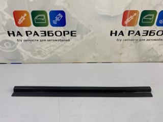 Уплотнительная резинка на дверь задняя левая Toyota Avensis 2009