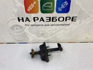 Ограничитель двери передний левый Land Rover Freelander 2 2007