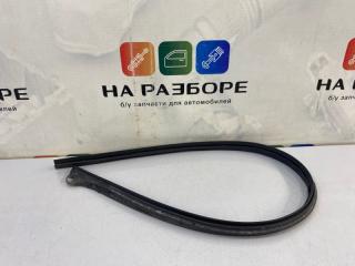 Уплотнительная резинка на дверь передняя правая Lada Vesta 2019