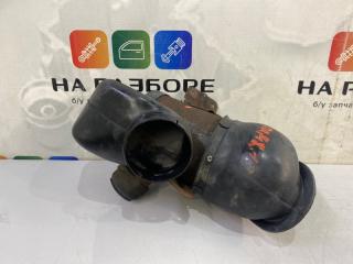 Патрубок воздушного фильтра Mitsubishi Pajero 1992