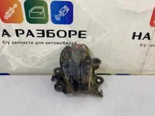 Кронштейн подрамника передний правый TOYOTA Land Cruiser 2010