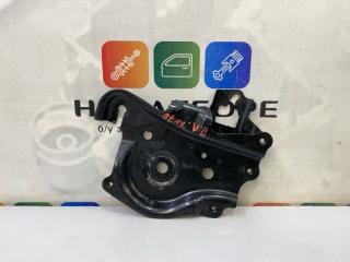 Кронштейн подрамника передний левый TOYOTA CAMRY 2020